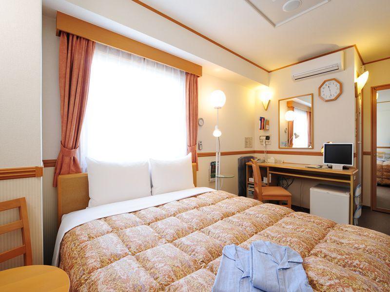 Toyoko Inn Okayama Eki Nishi Guchi Hiroba Exterior photo